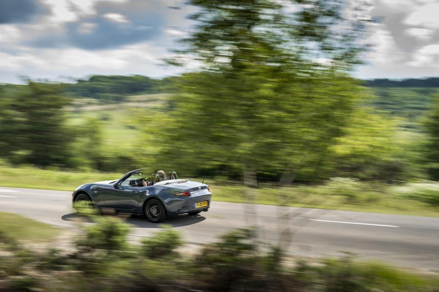  Mazda MX-5 R-Sport (ND) 2020 года  (UK) (фото 12 из 86)